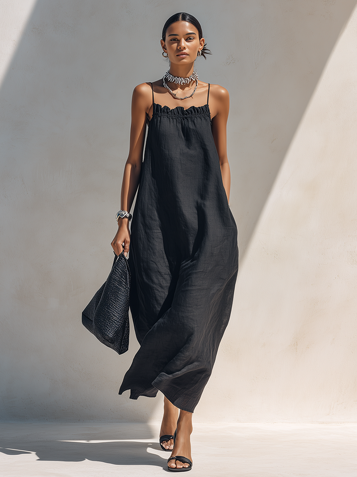 Greta | Maxi abito nero con scollo arricciato e spalline sottili