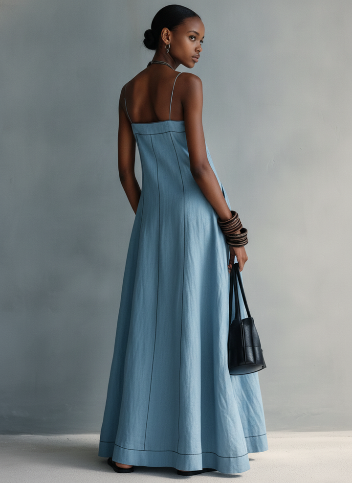 Camilla | Maxi abito azzurro smanicato dalla linea morbida