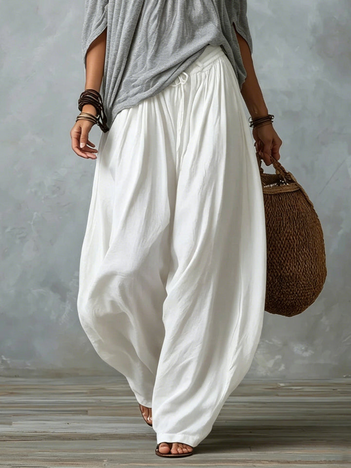 Ondina | Completo due pezzi con top off-shoulder grigio e pantaloni lanterna bianchi