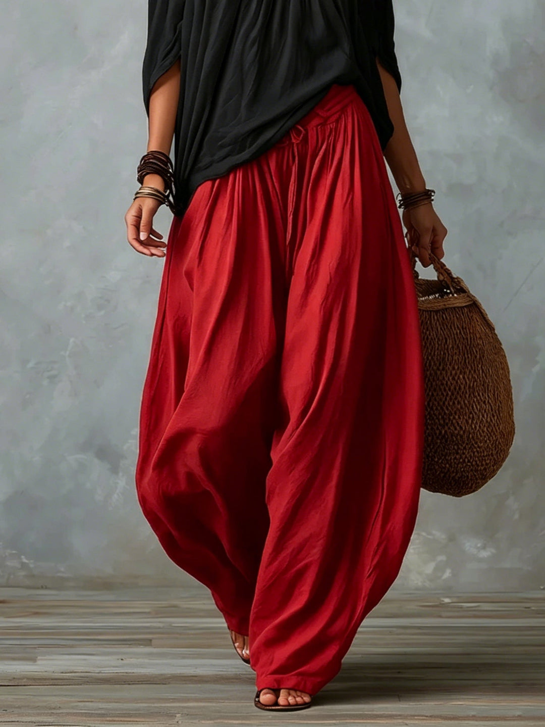 Carmela | Completo due pezzi con top nero off-shoulder e pantaloni lanterna rossi