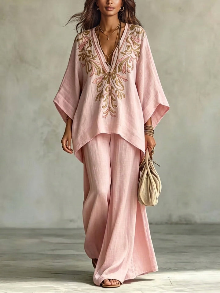 Marianna | Completo rosa con top a mantella ricamato e pantaloni ampi