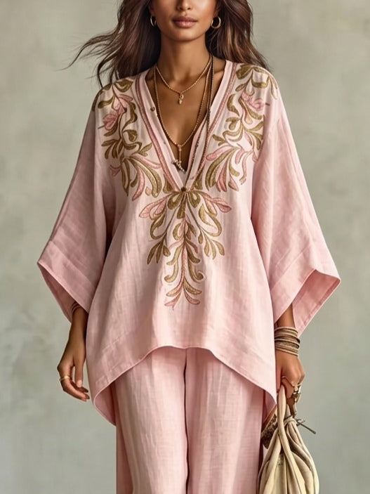 Marianna | Completo rosa con top a mantella ricamato e pantaloni ampi